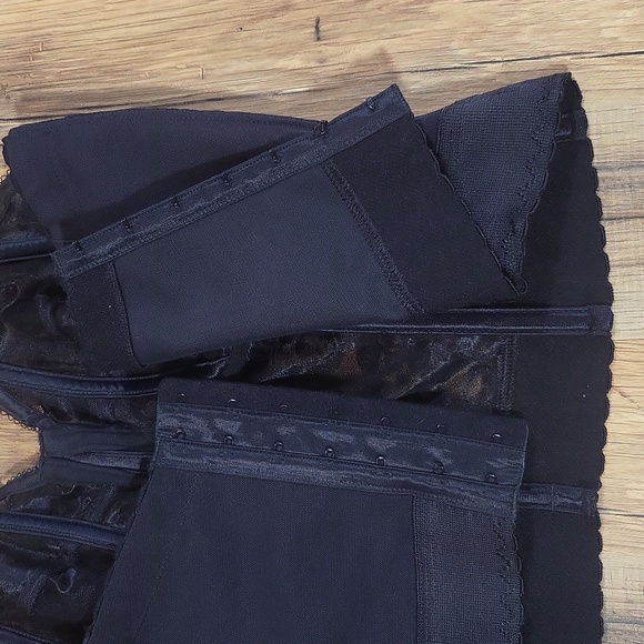 GODDESS Black Lace Underwire Structured Bustier Bra with Detachable Straps - 38C - Picture 14 of 14